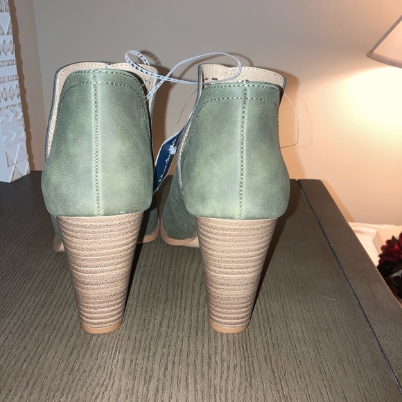 Open toe bootie - Picture 3 of 4